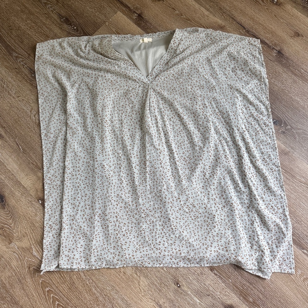 ENTRO TOP WITH VELVET CHEETA PRINT DETAIL